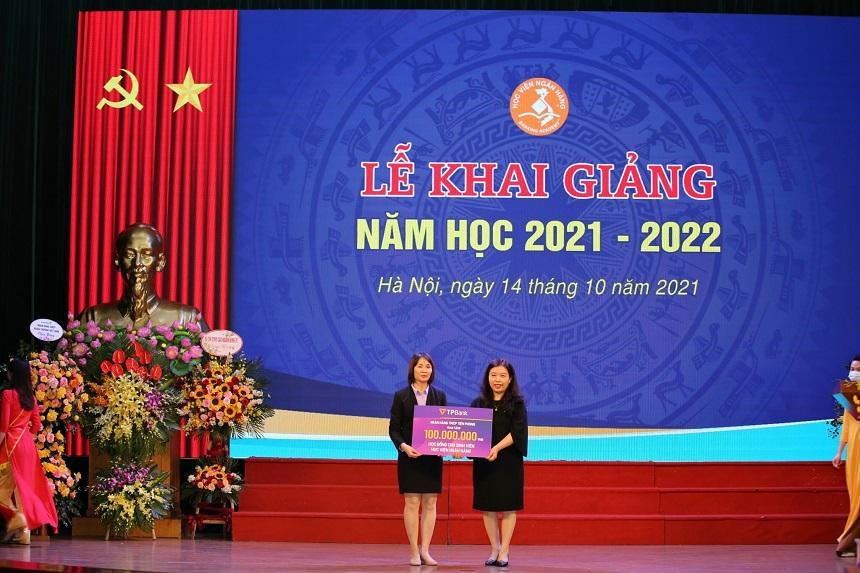 TPBank trao tặng học bổng cho sinh viên Học viện Ngân hàng
