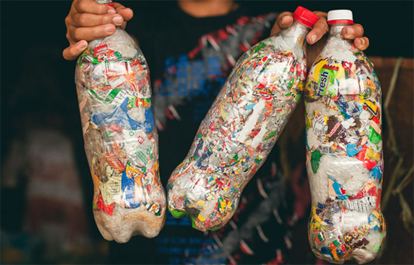 Tìm kiếm hạnh phúc từ... rác thải