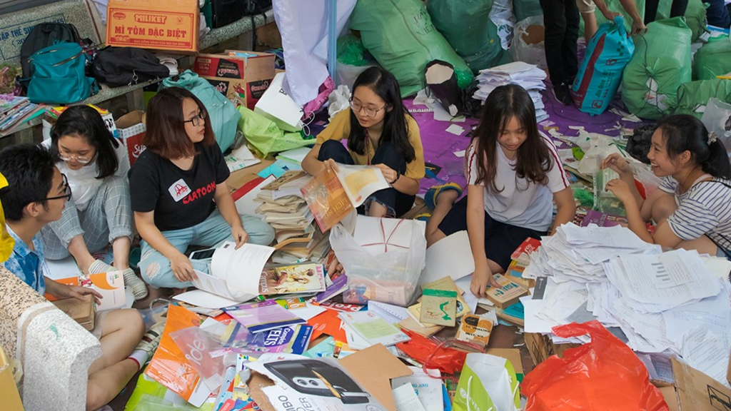 Tìm kiếm hạnh phúc từ... rác thải