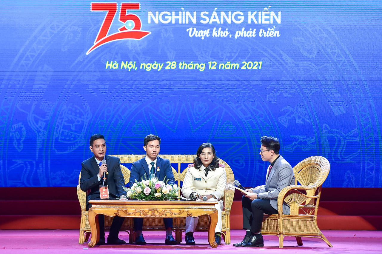Thủ tướng Phạm Minh Chính dự chương trình tuyên dương “75 nghìn sáng kiến vượt khó, phát triển”