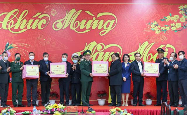 Thủ tướng dâng hương tưởng niệm các Anh hùng, liệt sĩ đã hy sinh trong cuộc chiến tranh bảo vệ biên giới