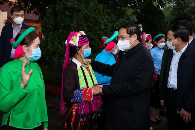 Thủ tướng dâng hương tưởng niệm các Anh hùng, liệt sĩ đã hy sinh trong cuộc chiến tranh bảo vệ biên giới