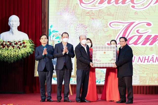 Thủ tướng dâng hương tưởng niệm các Anh hùng, liệt sĩ đã hy sinh trong cuộc chiến tranh bảo vệ biên giới