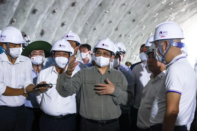 Thủ tướng tiếp tục kiểm tra, đôn đốc thi công tuyến cao tốc Bắc – Nam