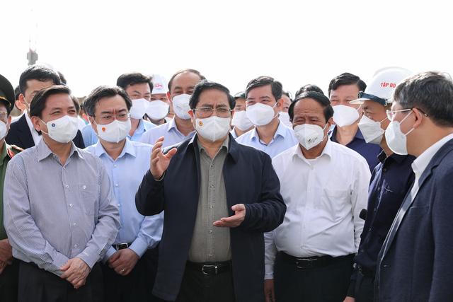 Thủ tướng tiếp tục kiểm tra, đôn đốc thi công tuyến cao tốc Bắc – Nam