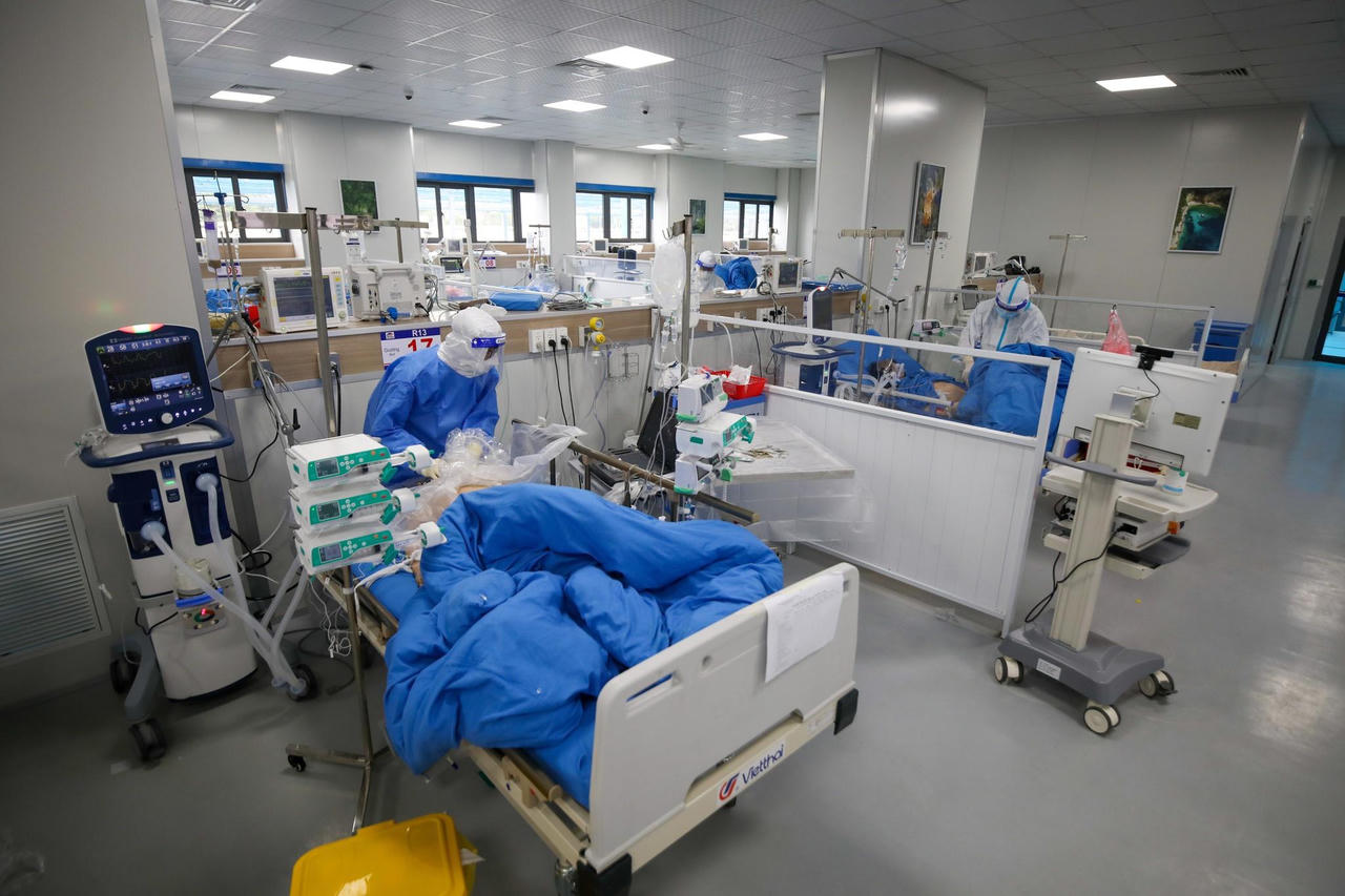 Vì sao số ca mắc mới của Hà Nội ‘đi ngang’, nhưng tử vong vì COVID-19 tăng cao?