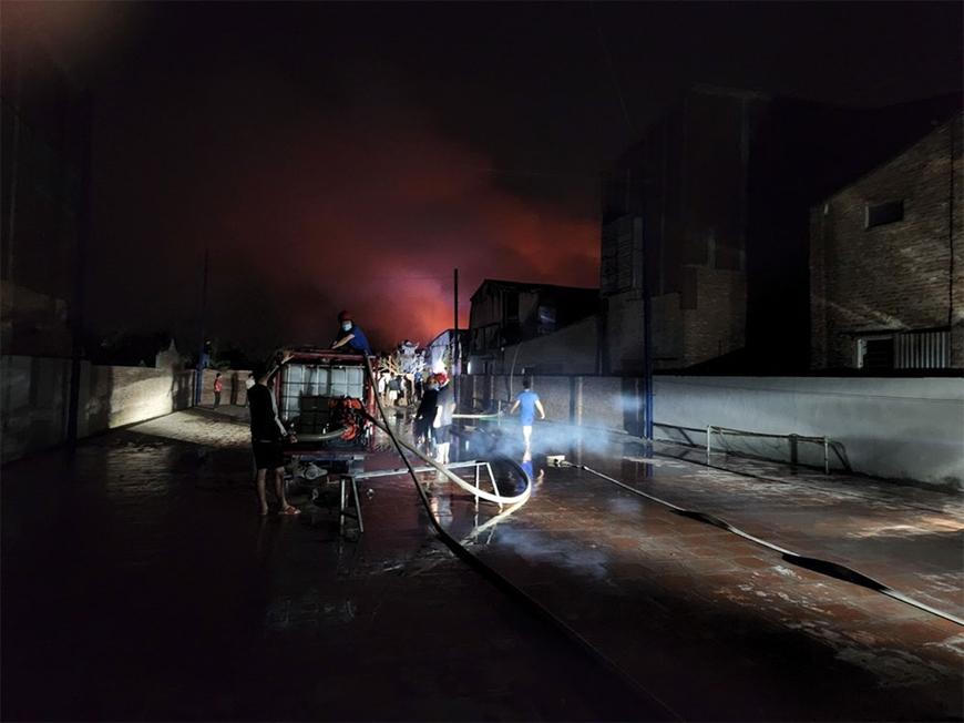 Hà Nội: Kịp thời dập tắt đám cháy các hộ sản xuất, kinh doanh tại Thạch Thất 