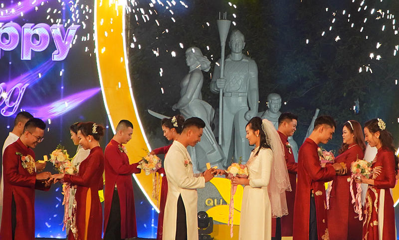 Một thập kỷ thay đổi hủ tục, lạc hậu trong đám cưới 