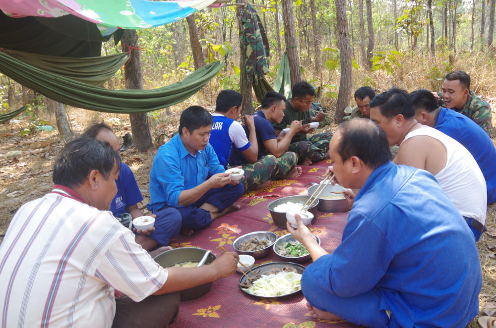 Hành trình không mỏi tìm đồng đội hy sinh trên nước bạn Lào: Bài 1 - Lội suối, băng rừng đưa các liệt sĩ về đất mẹ