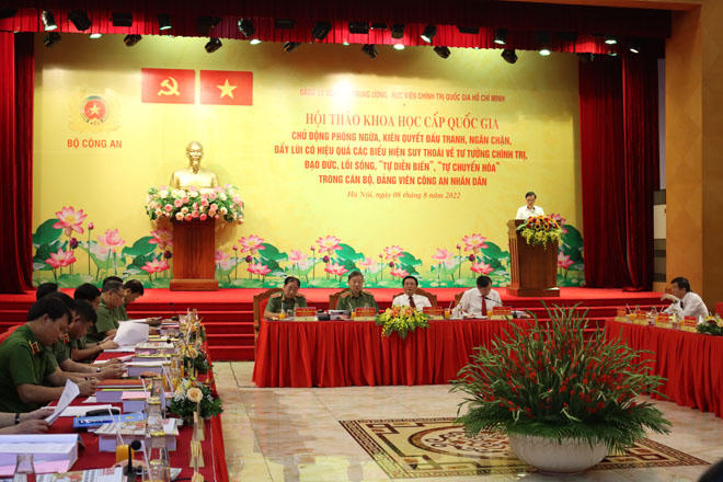 Kiên quyết ngăn chặn, đẩy lùi các biểu hiện “tự diễn biến”, “tự chuyển hóa”