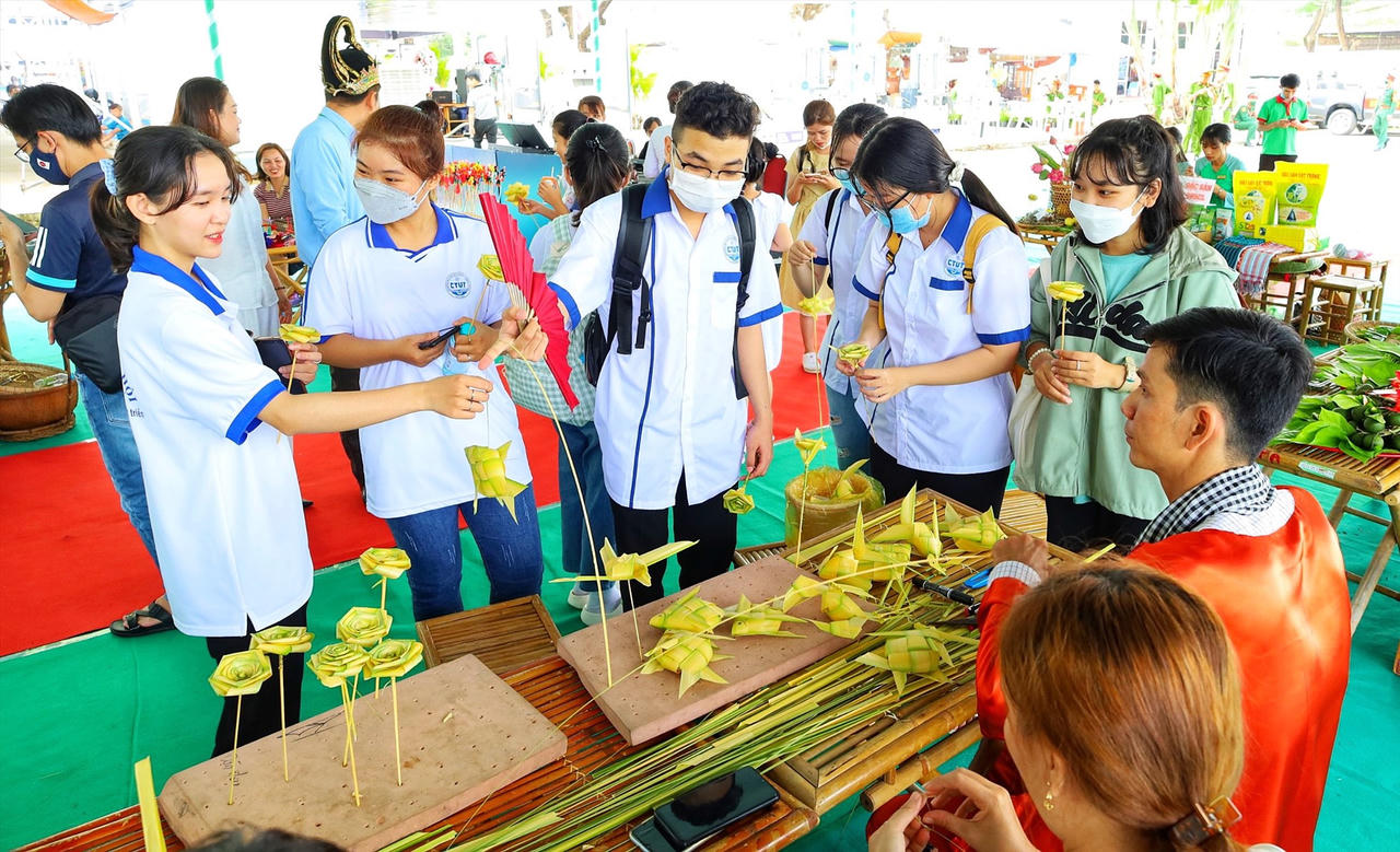 Đời lá hồn người