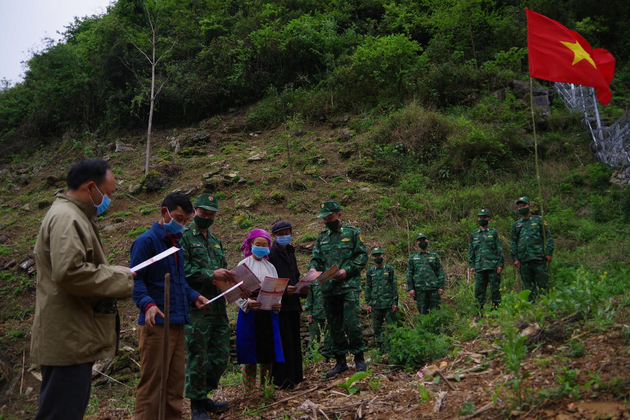 Đồn biên phòng Lũng Cú: Mỗi cán bộ, chiến sĩ là một tuyên truyền viên pháp luật