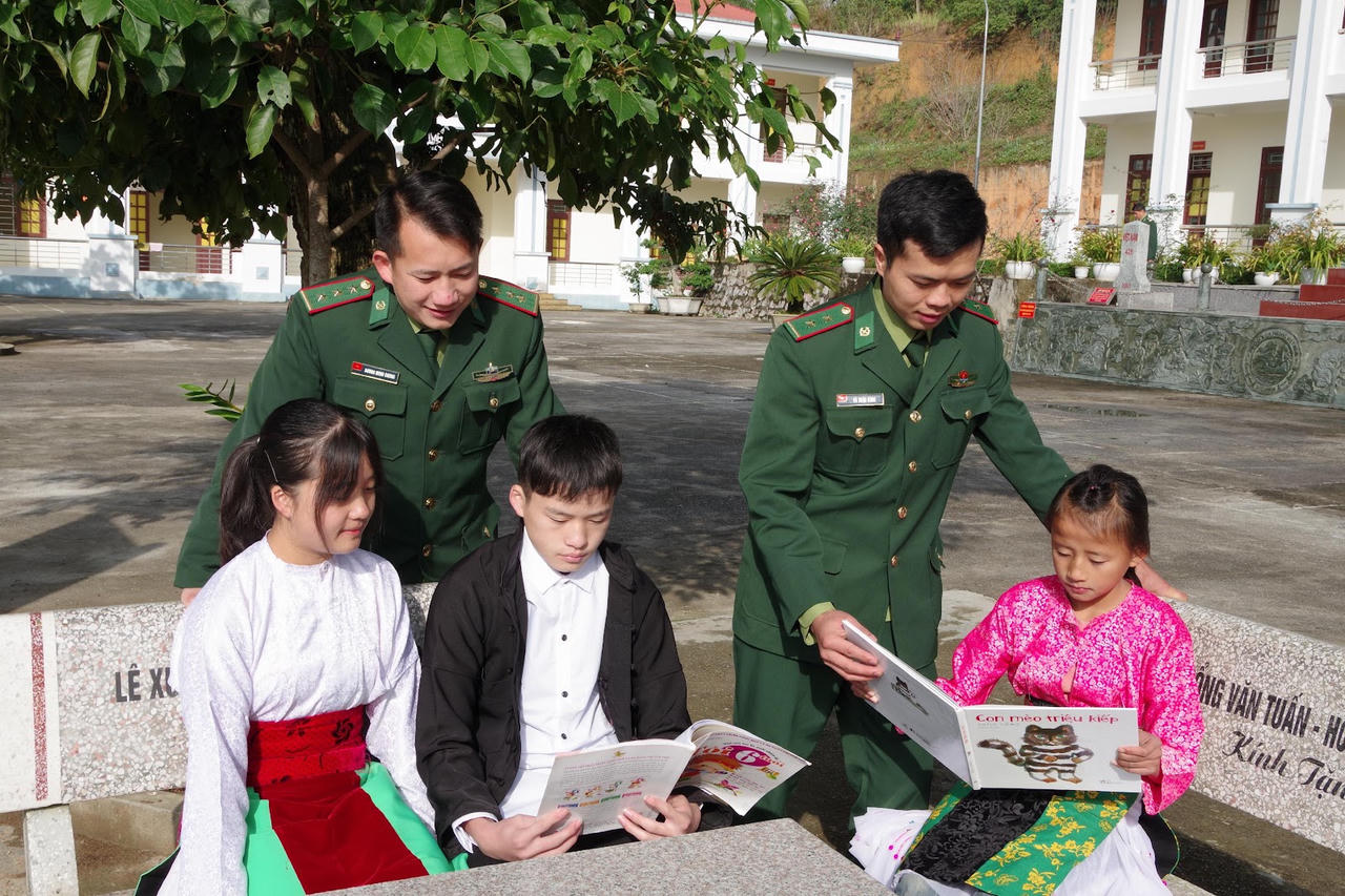 Đồn biên phòng Lũng Cú: Mỗi cán bộ, chiến sĩ là một tuyên truyền viên pháp luật