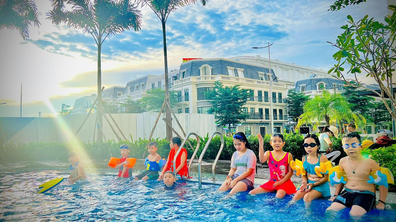 DCT Partners Việt Nam bàn giao sổ hồng cho cư dân Charm City