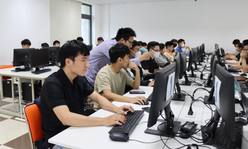 Từ cậu bé chăn bò đến Tiến sĩ Quả Cầu Vàng 2022