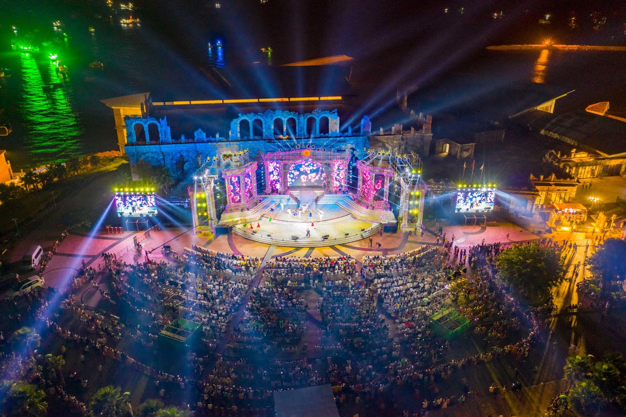 Đại tiệc âm nhạc và pháo hoa New Year Countdown 2023 tại thị trấn Hoàng Hôn, Phú Quốc có gì hấp dẫn?