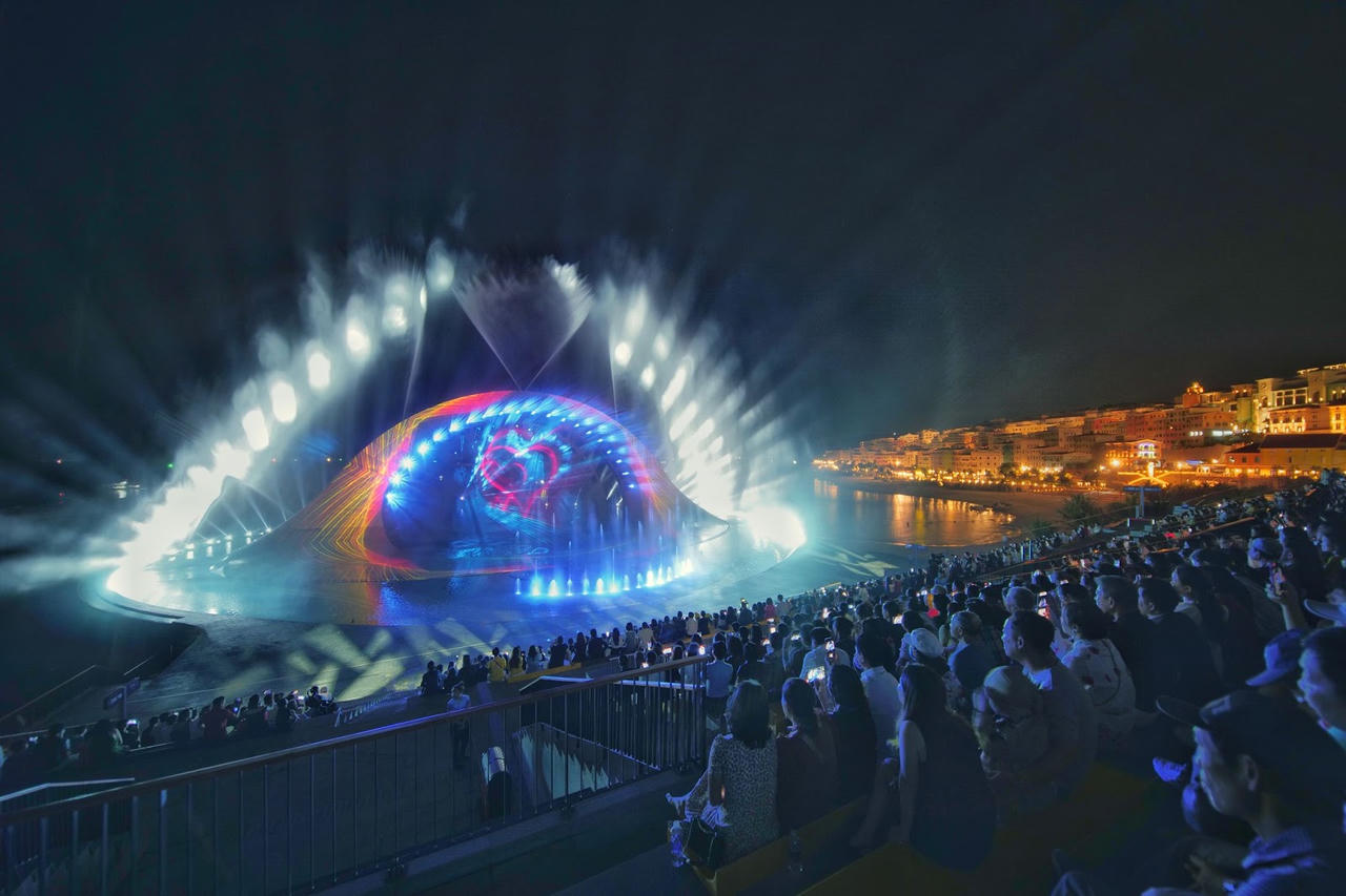 Đại tiệc âm nhạc và pháo hoa New Year Countdown 2023 tại thị trấn Hoàng Hôn, Phú Quốc có gì hấp dẫn?