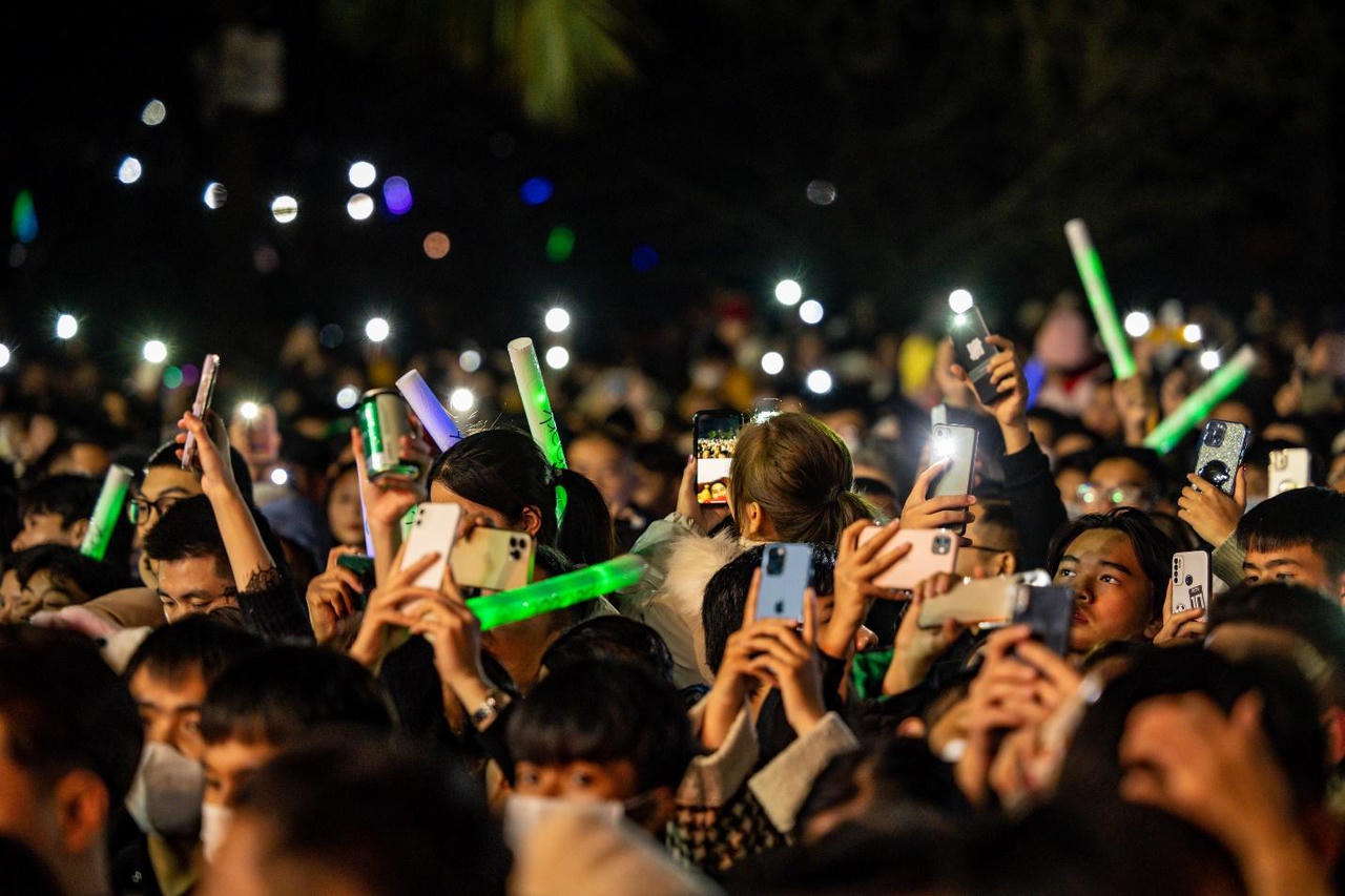 Hơn 20 nghìn cư dân Ecopark mãn nhãn cùng đại tiệc countdown hoành tráng