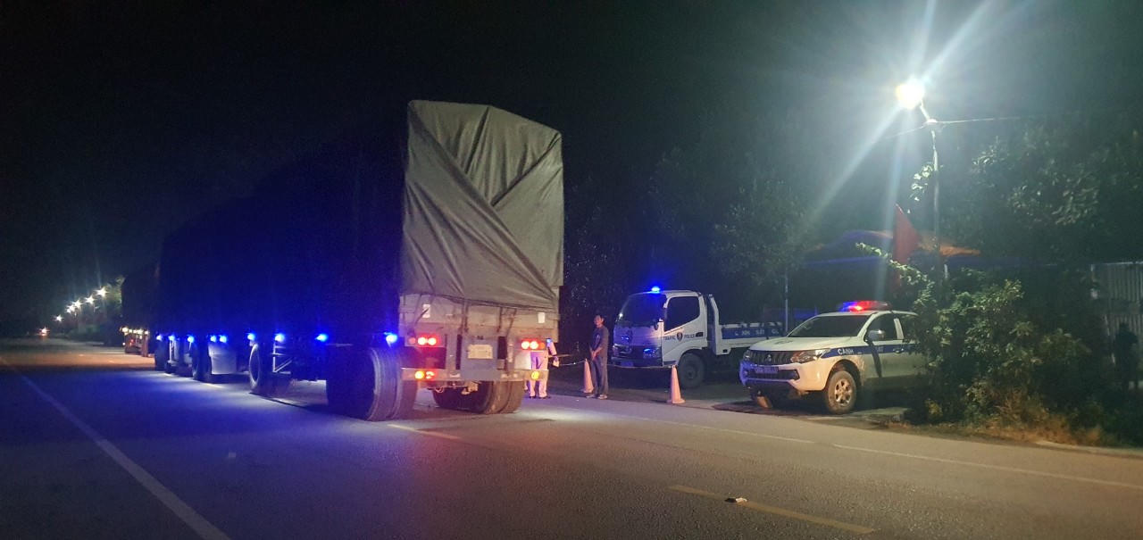 Tuyến đường từ cửa khẩu Cầu Treo (Hà Tĩnh) - Nghệ An: Dấu hiệu hàng loạt xe quá khổ, quá tải