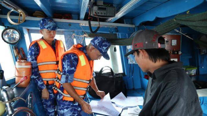 Căng mình chống buôn lậu dịp Tết