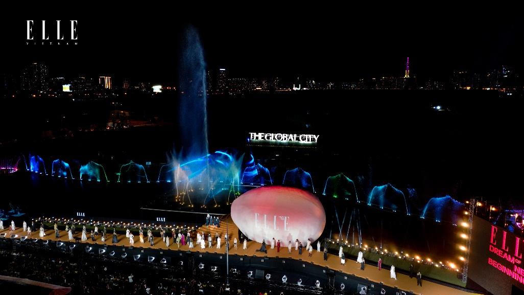 Sàn diễn đặc biệt tạo nên thành công của ELLE Fashion Show 2022