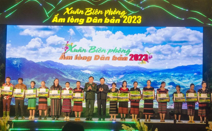 Náo nức Xuân Biên phòng trên biên giới cả nước