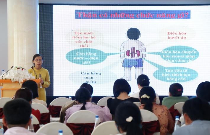 Vinamilk cùng CLB Điều dưỡng trưởng tập huấn chăm sóc sức khỏe cho trẻ em, người cao tuổi