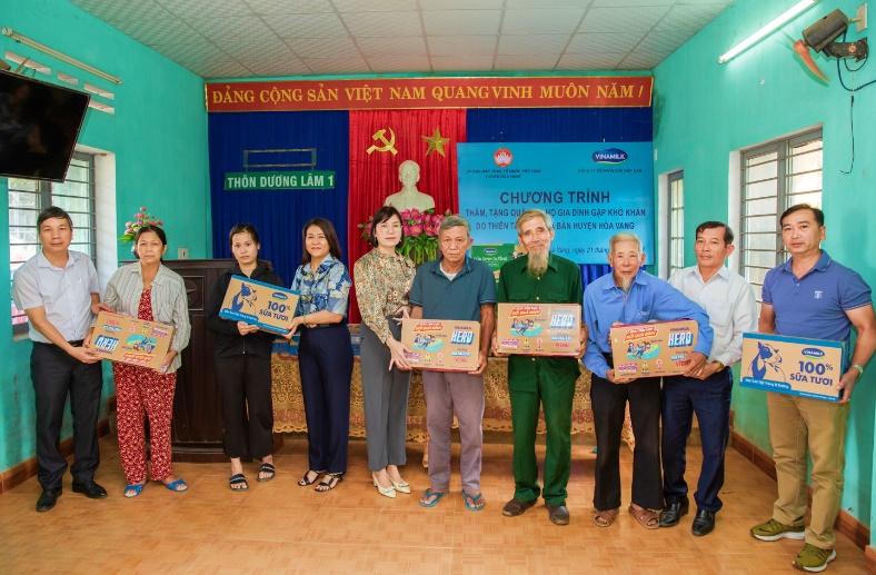 Vinamilk chung tay chia sẻ khó khăn với đồng bào miền Trung
