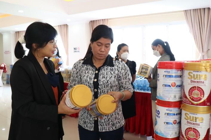 Vinamilk cùng CLB Điều dưỡng trưởng tập huấn chăm sóc sức khỏe cho trẻ em, người cao tuổi