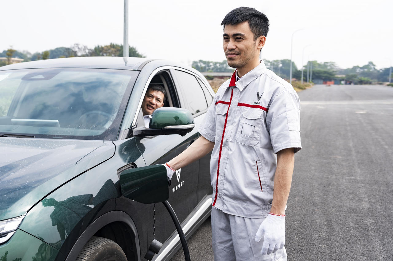 Cận cảnh dàn xe Sạc pin lưu động 'không có ngày nghỉ' của VinFast