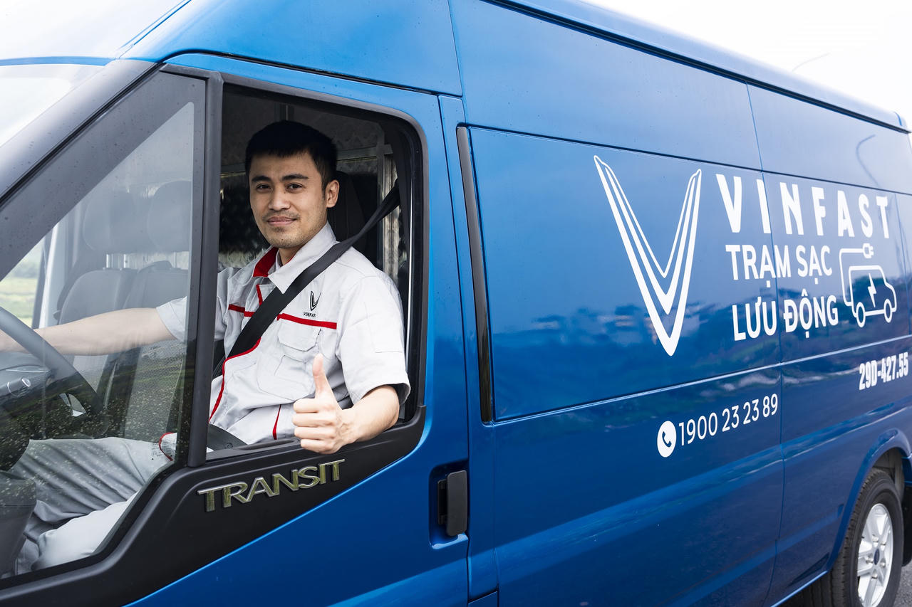 Cận cảnh dàn xe Sạc pin lưu động 'không có ngày nghỉ' của VinFast