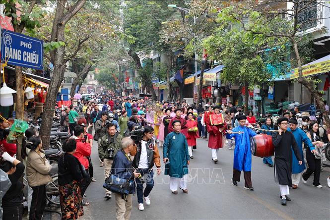 Sự trở lại ngoạn mục của áo dài ngũ thân 