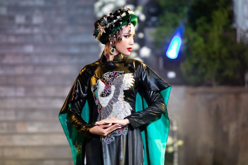 Việt Nam, muôn nẻo đường tơ