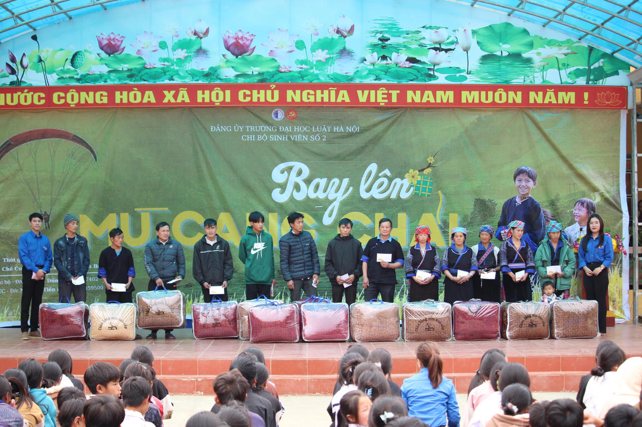 "Bay lên Mù Cang Chải" - dấu ấn tình nguyện của Chi bộ sinh viên số 2 trên mảnh đất "ruộng bậc thang"