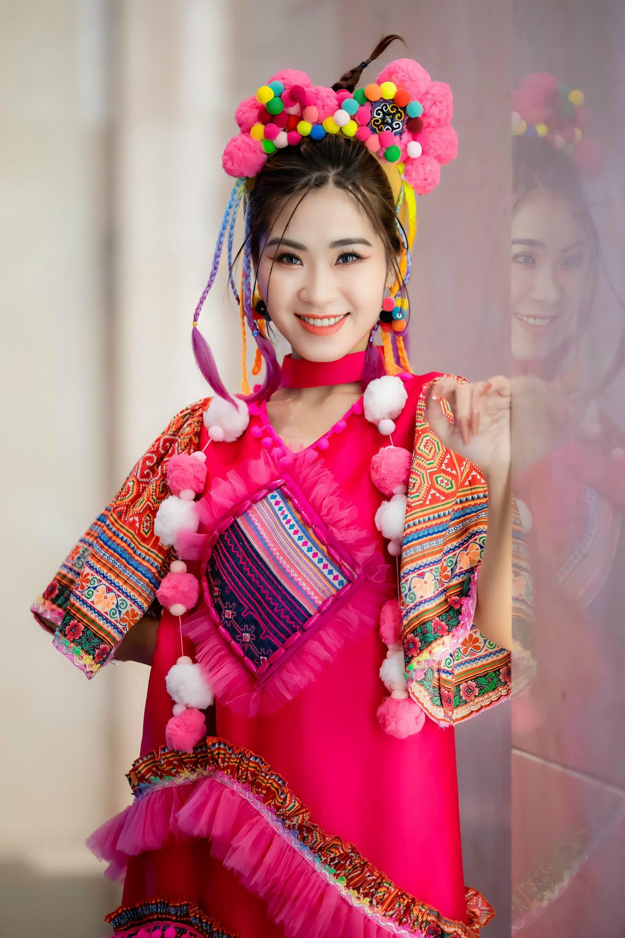 Hai cô gái Tày, Mường và hành trình vạn dặm