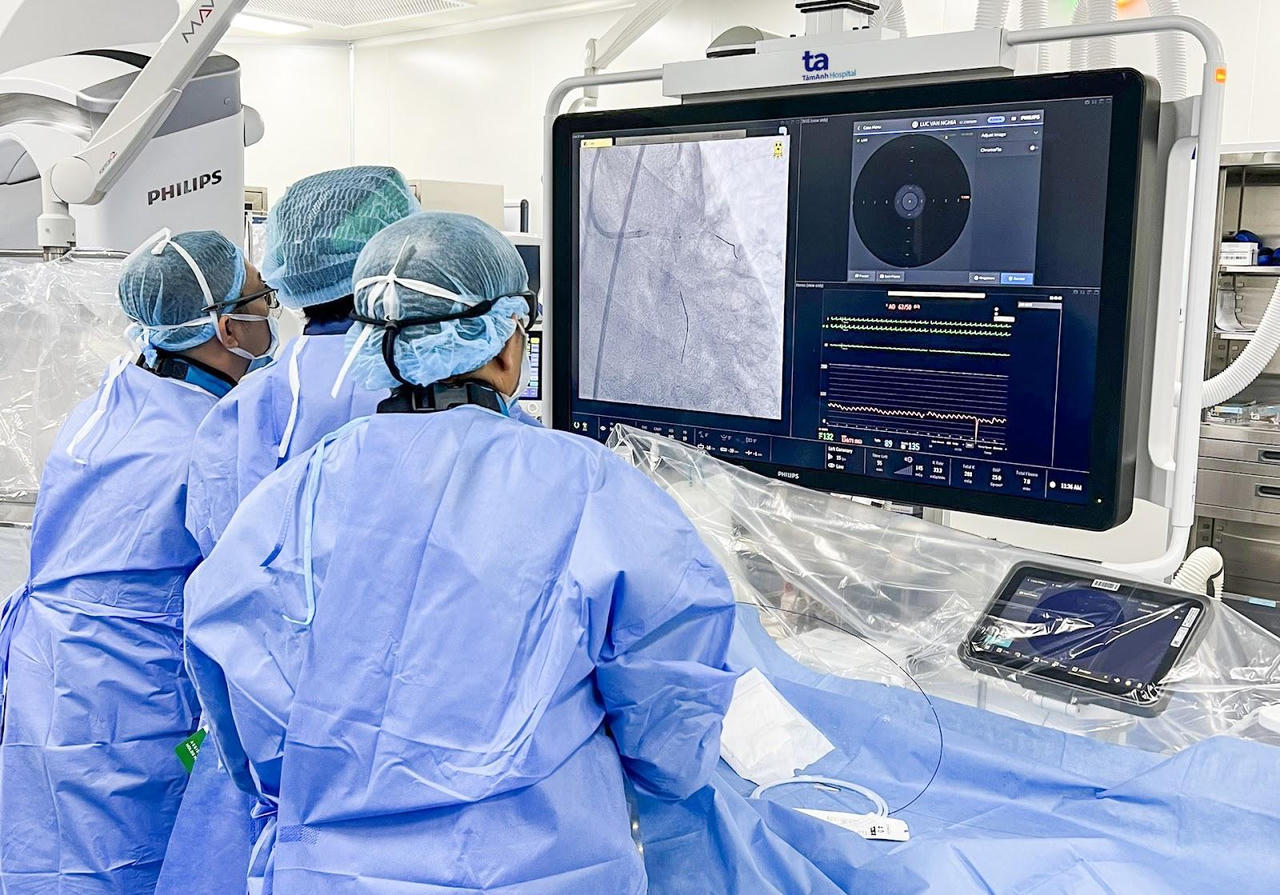 Nhập viện mổ ruột thừa phát hiện thiếu máu nuôi tim suýt đột tử