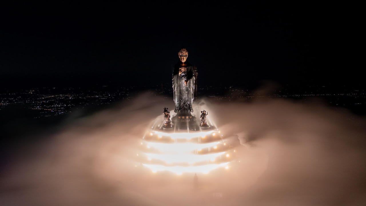 Tưng bừng không khí lễ hội trên núi Bà Đen (Tây Ninh) trong tháng 4