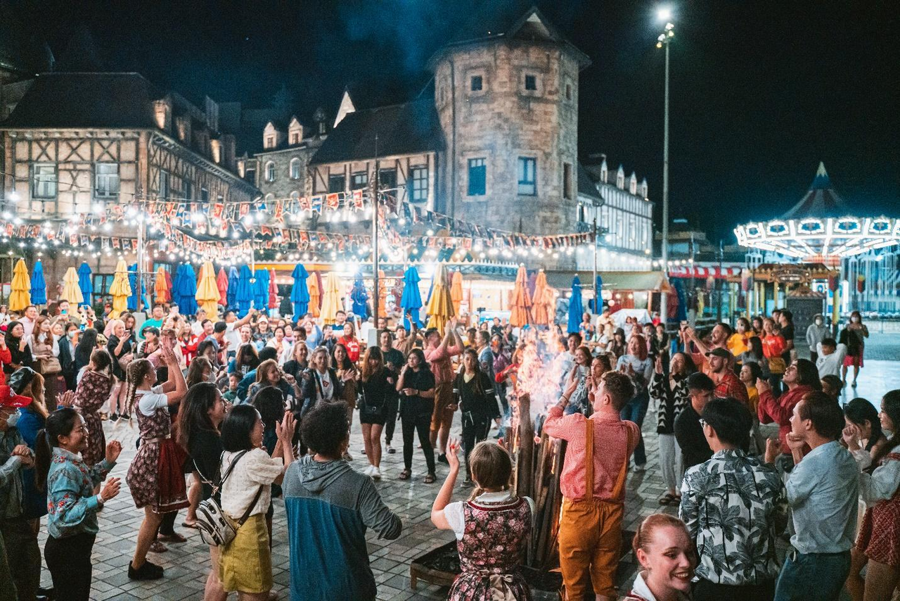 Sun Group 'làm đẹp những vùng đất' bằng nhiều sản phẩm lung linh trong đêm