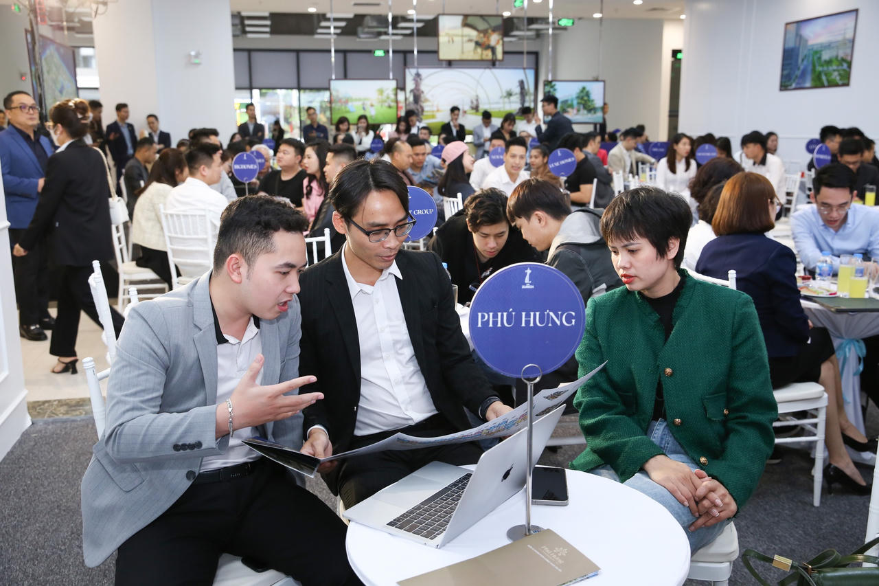 Giao dịch xuyên đêm tại một dự án phía Đông Hà Nội