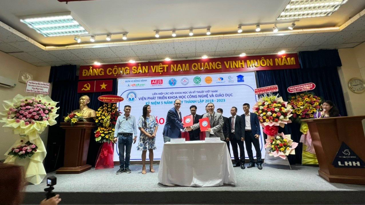 Kỷ niệm 5 năm thành lập Viện Phát triển Khoa học Công nghệ và Giáo dục