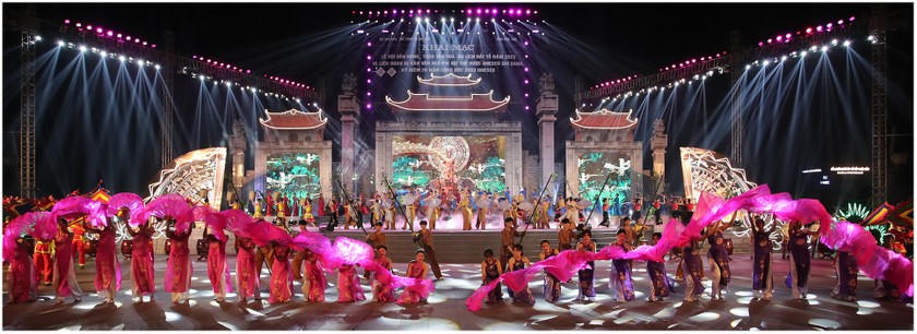 Muôn triệu trái tim hướng về Đất Tổ