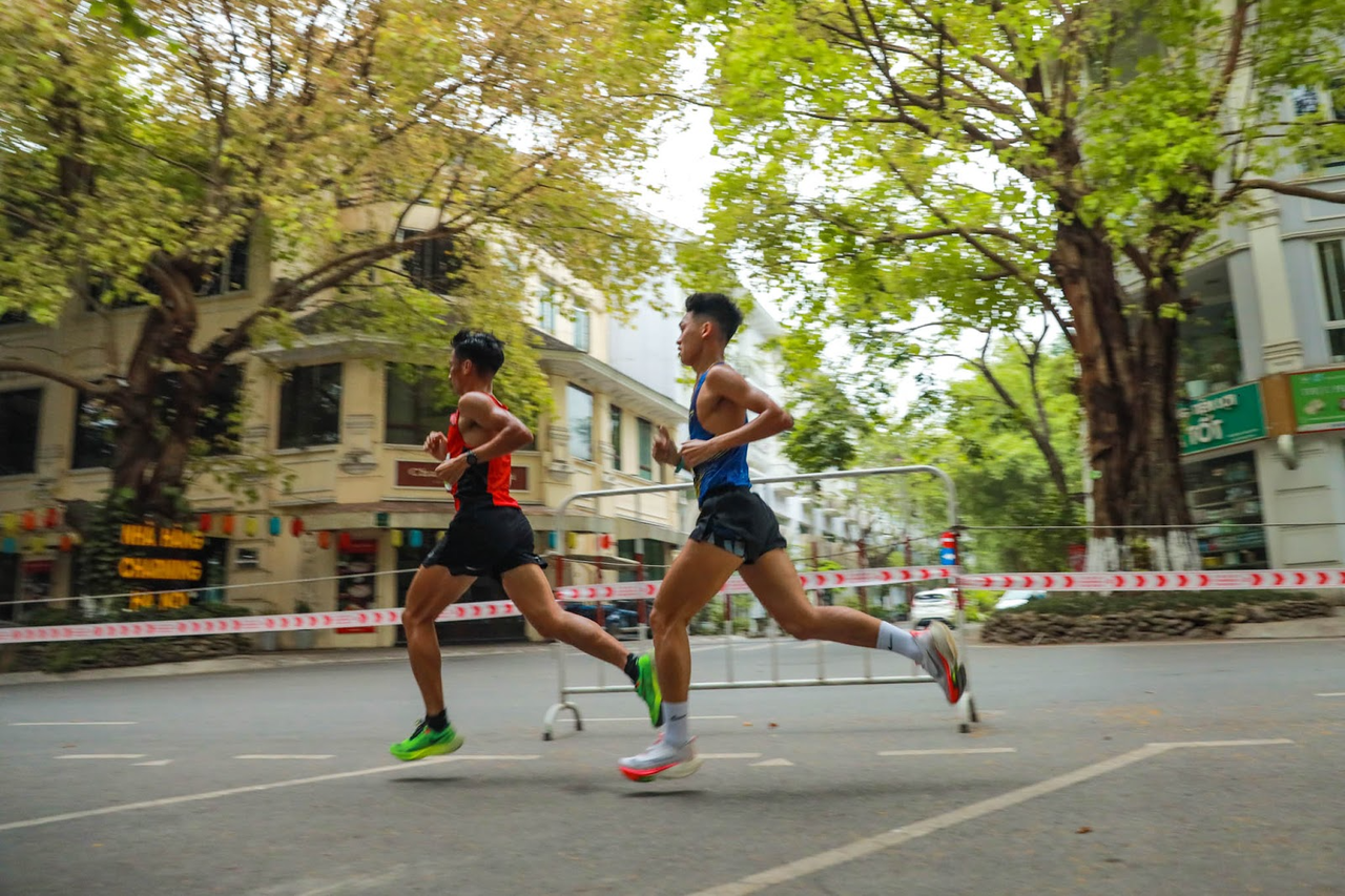 Những khoảnh khắc khó quên trên đường đua Ecopark Marathon 2023 