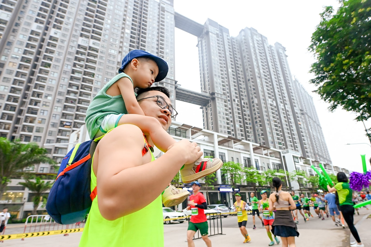 Những khoảnh khắc khó quên trên đường đua Ecopark Marathon 2023 