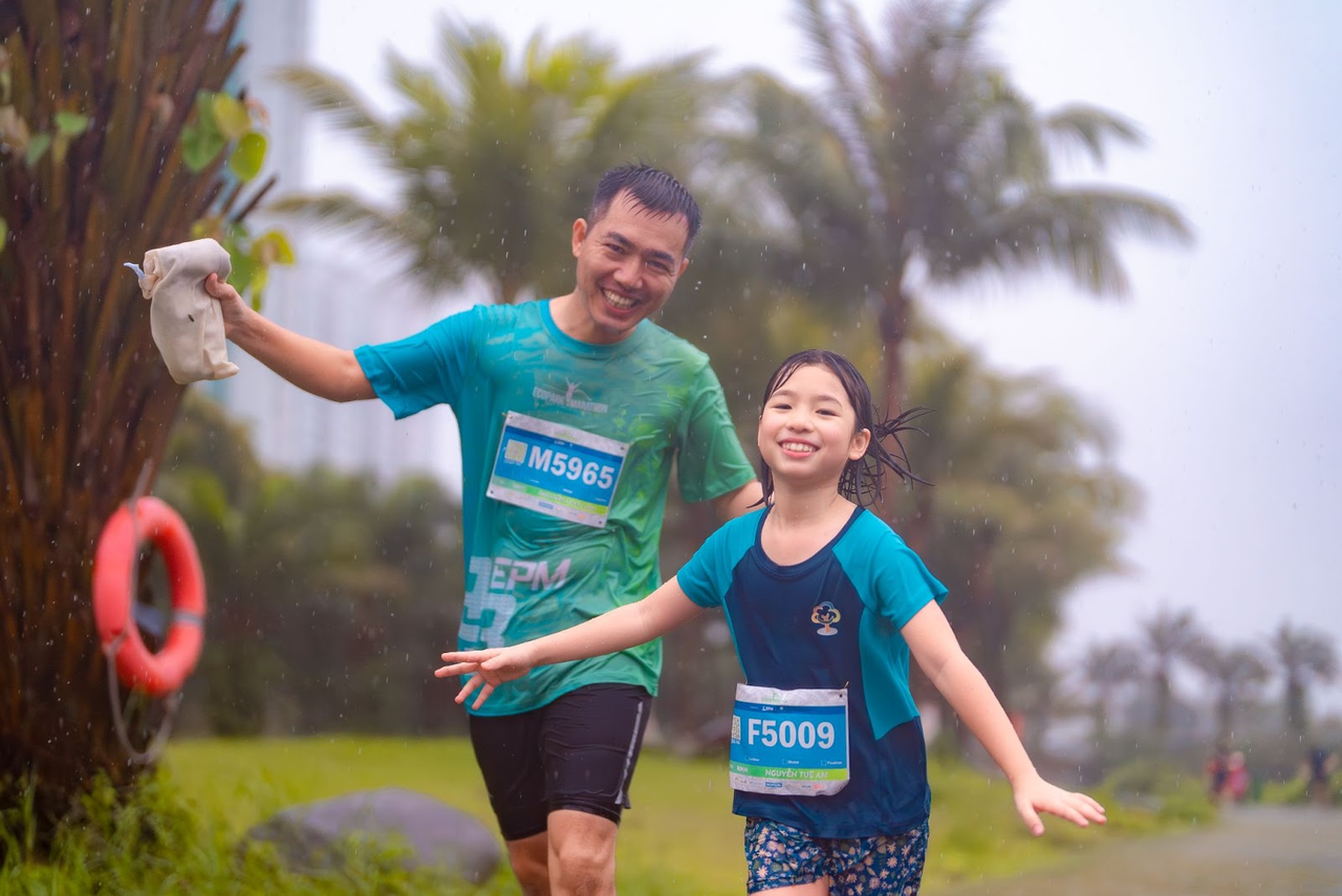 Những khoảnh khắc khó quên trên đường đua Ecopark Marathon 2023 