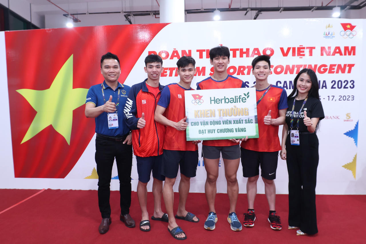 Herbalife Việt Nam thưởng nóng cho các vận động viên đạt Huy chương Vàng đầu tiên của Đoàn Thể thao Việt Nam tại SEA Games 32