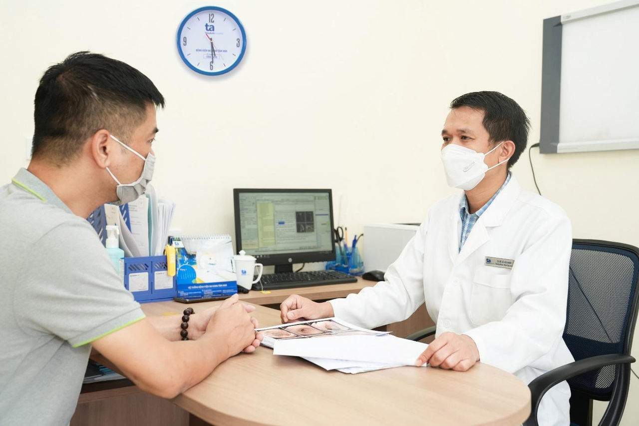 Đau tức hạ sườn đi khám phát hiện ung thư gan giai đoạn muộn