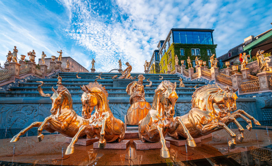 Không phải Cầu Vàng, đây mới là những công trình đẹp đến siêu thực ở Bà Nà Hills