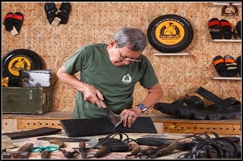 Đôi dép Bác Hồ - huyền thoại bước chân