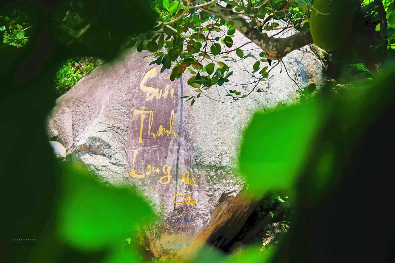 Mê mẩn sắc màu giải nhiệt mùa hè ở Thiên Cấm Sơn