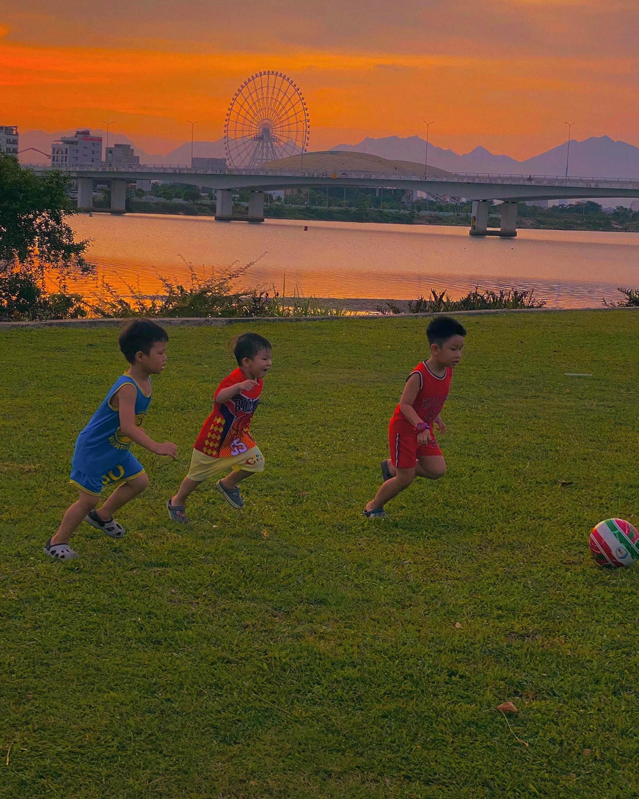 Xin một vé đi về tuổi thơ